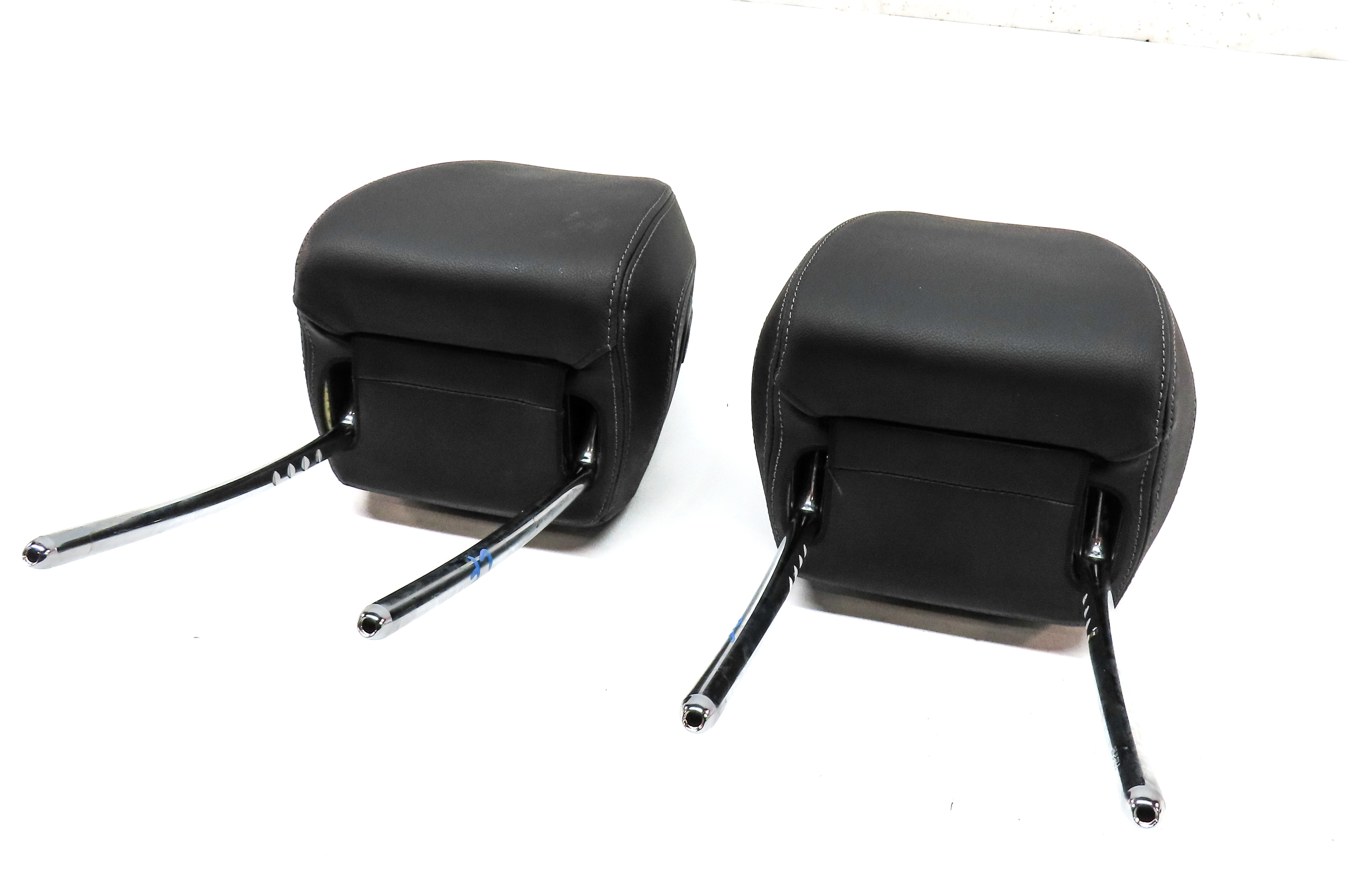 18-24 BMW 2 3 4 M2 M3 M4 X3 X4 (G20 G01 G02) FRONT LEFT & RIGHT HEADREST SET 2 — exact item pictured